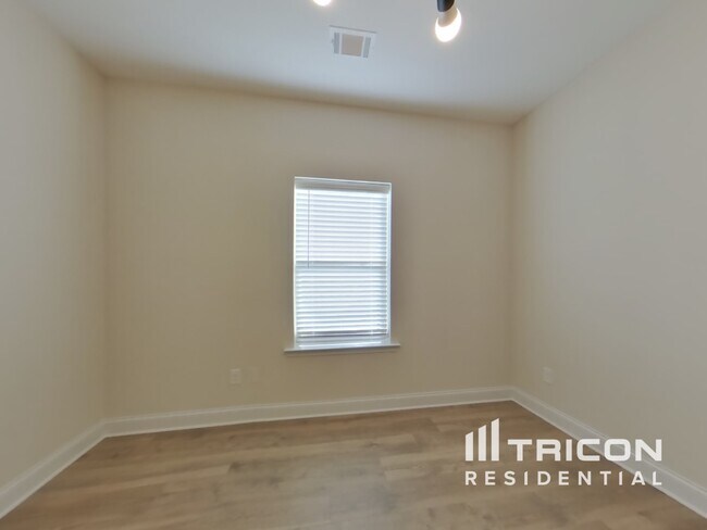 Photo - 635 Cantrell Dr