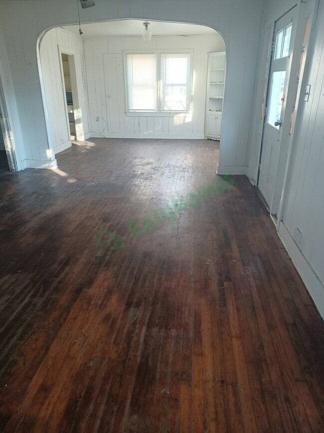 Photo - 805 W Pine Ave