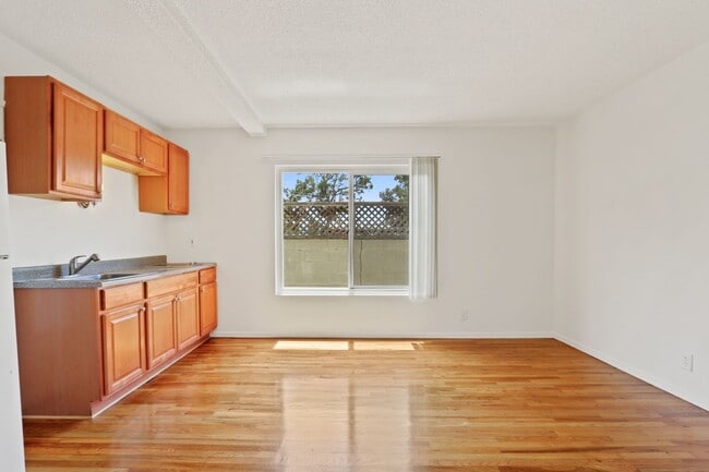 Building Photo - 1010 Pico Blvd Rental
