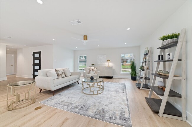 Photo - 1830 Locksford St