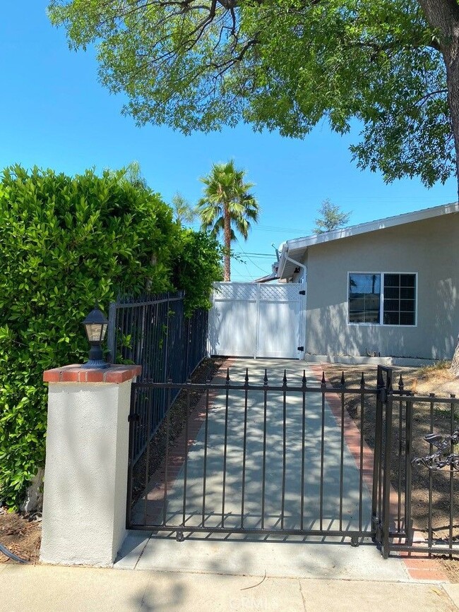 Building Photo - 6919 Lena Ave Unit 6919 Rental
