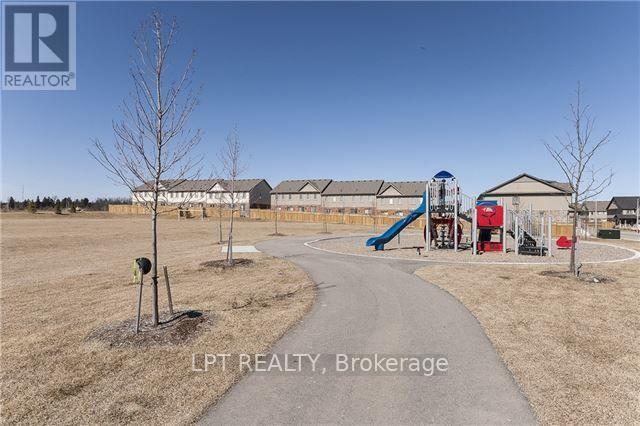 Photo - 124 Parkinson Crescent