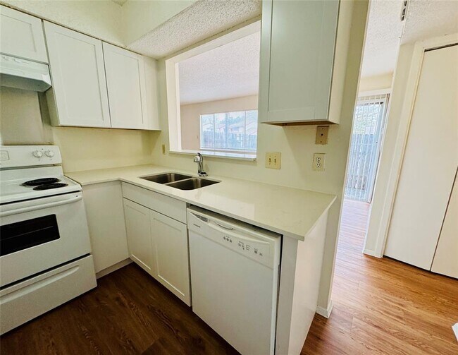 Photo - 8905 Parkfield Dr Unit 101