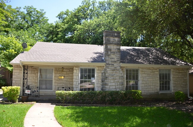 Building Photo - Westcliff - TCU area four bedroom home for...