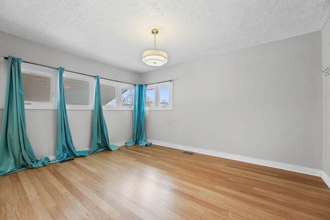 Photo - 435 E Coatsville Ave