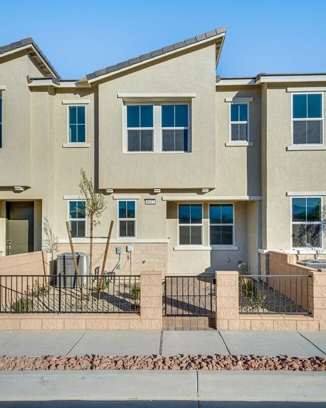 Building Photo - Sleek Contemporary Townhome with Open Layout in Prime Las Vegas Location