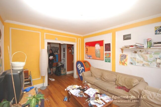 Building Photo - 5 Vinal St Unit 4 Rental
