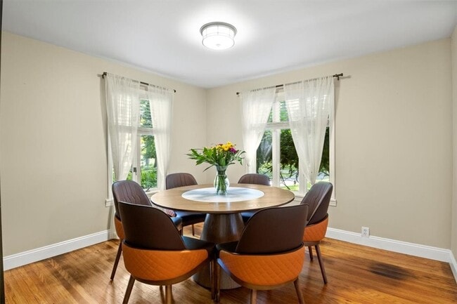 Photo - 485 Oakridge Dr