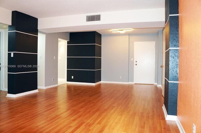 Photo - 1900 Diana Dr Unit 3E