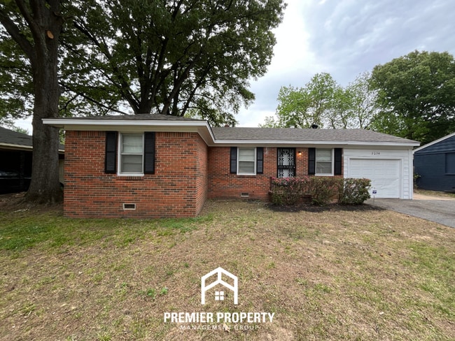 Building Photo - Move-in Ready 3BR Home in 38118 | Hardwood Floors, Garage & Huge Fenced Yard