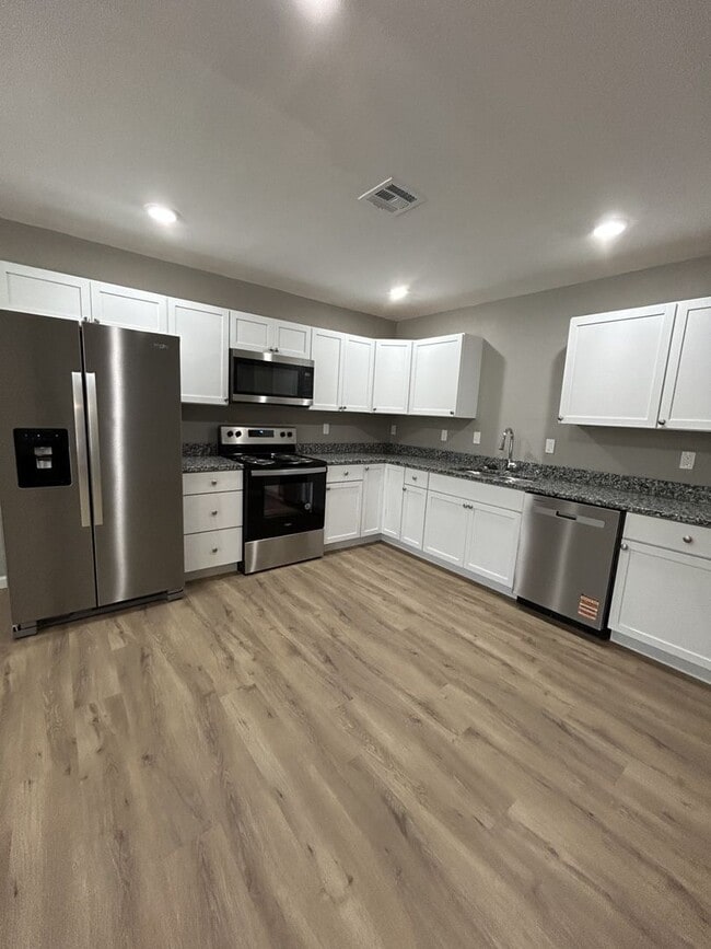 Photo - 712 Columbus St Unit 712 N Columbus -  A