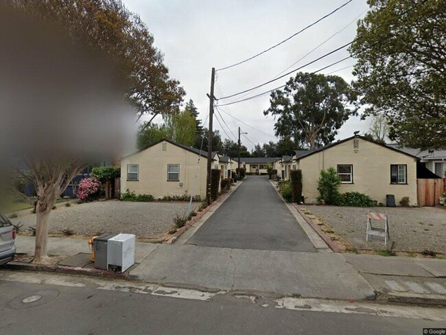 Building Photo - 2 BEDROOM & 1 BATHROOM HAYWARD SINGLE STORY APARTMENT!!