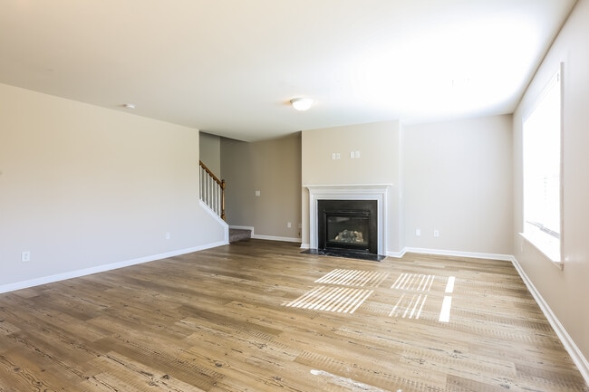 Photo - 415 Pollyanna Dr