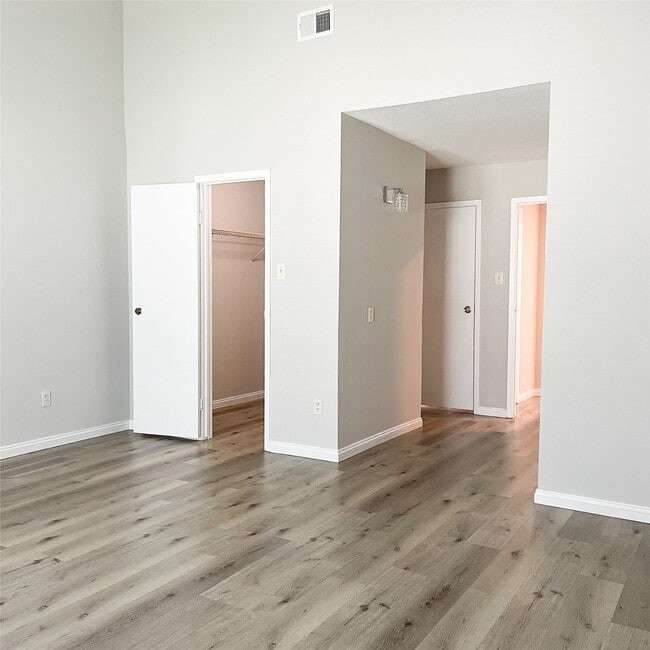 Photo - 8718 Victorian Village Dr Unit 8718