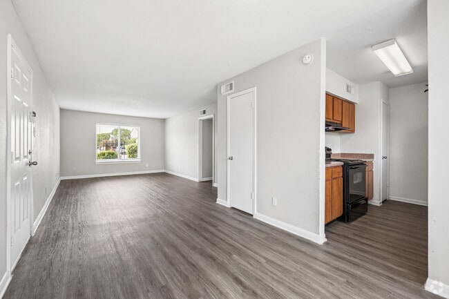 3BR, 2BA - 1,290SF - Living Room