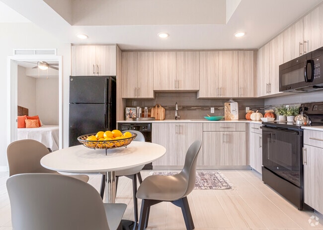 2 BDR, 2 BA - 849 SF - Verbena