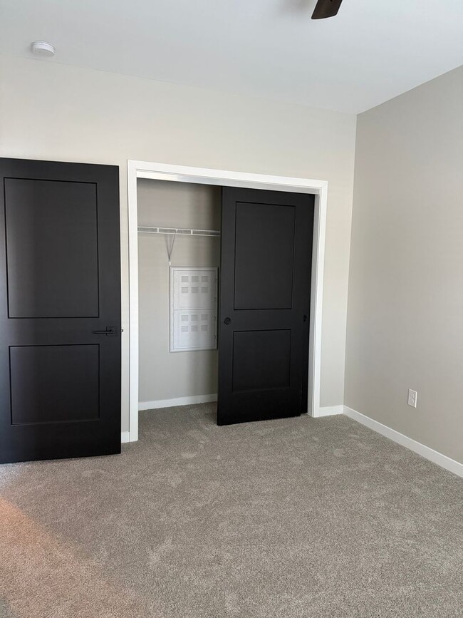 ROSSVILLE FLATS LLC - ROS