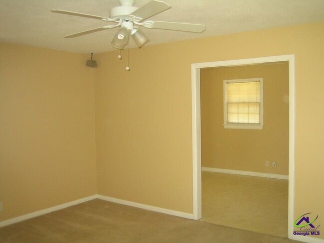 Photo - 5 Hampton Square