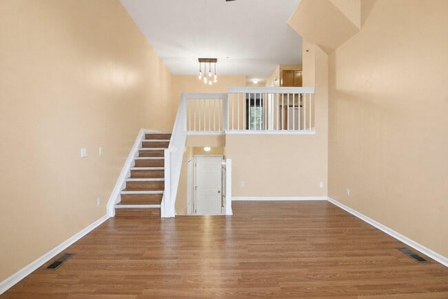 Photo - 1930 Lindsay Ln