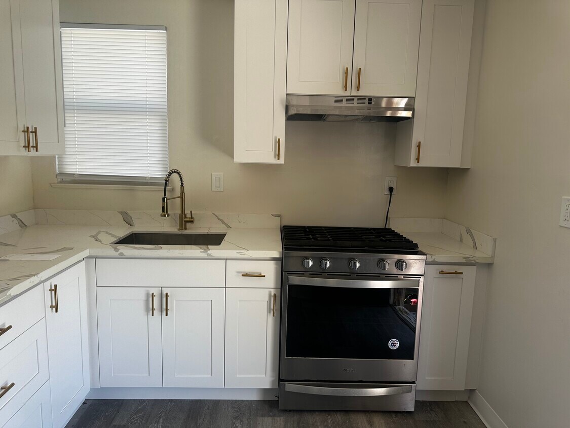 Photo - 325 Rollins Rd (Burlingame, CA)