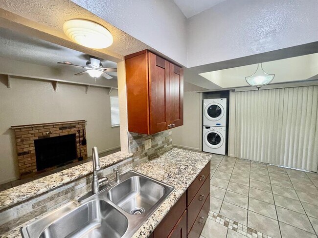 Photo - 421 W San Antonio St Unit J1