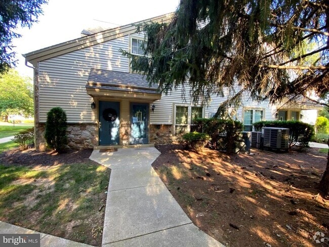 Building Photo - 1701 Foxmeadow Cir Unit CONDO 1701