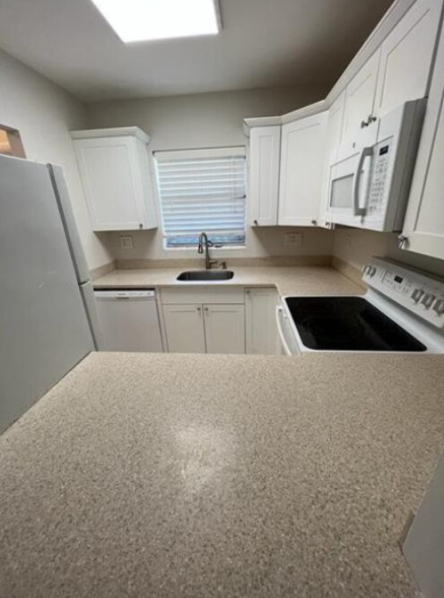 Photo - 540 SE 2nd Ave Unidad J4