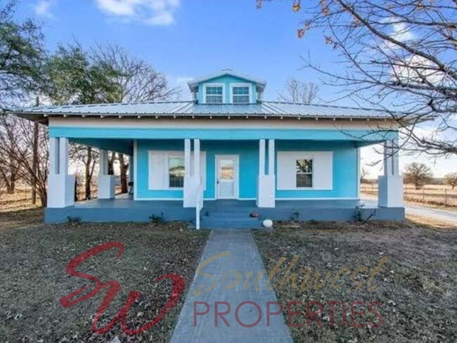 Building Photo - 1 Bedroom I 1 Bath Apartment in Multi-Unit Complex Designed to Look Like a House Unit 1