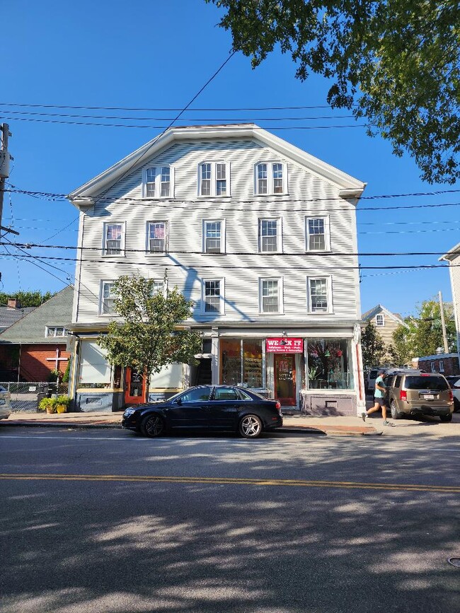 Building Photo - 216 Wickenden St Unit 3