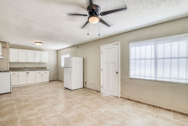 Building Photo - 3922 Hayes Ave Unit 1 Rental