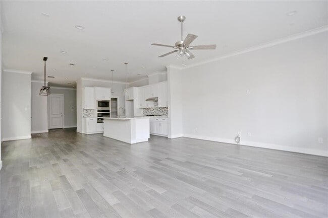 Building Photo - 513 W Bell St