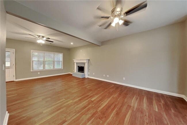 Photo - 374 Oak Springs Dr NW