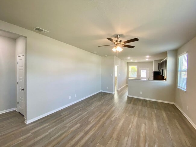 Photo - Luxury 3/2 Townhome in Cibolo