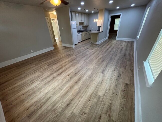 Photo - 505 Fort Clark Dr