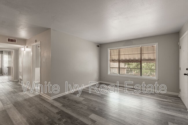 Building Photo - 818 University Ave Unit 7 Rental