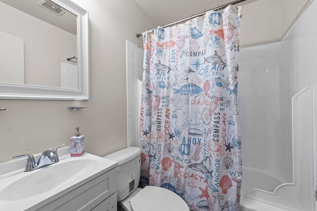 2 Bed, 1 Bath Townhome - Renovated