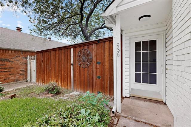 936 Sugarberry Dr