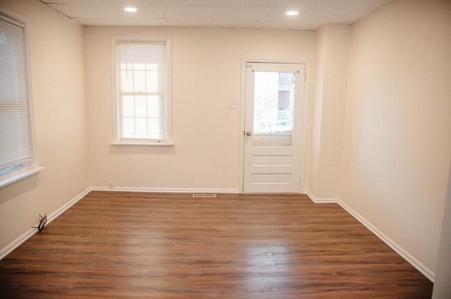 Photo - 5972 Pine St