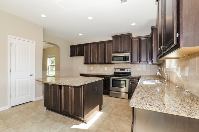 Photo - 110 Trevers Lake Dr