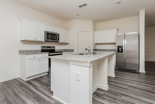 Photo - 435 Knightsbridge Ln