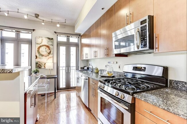 1390 Kenyon St NW Unit 304