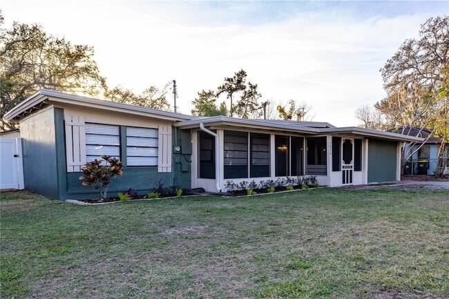 Building Photo - 2026 Sunset Ln
