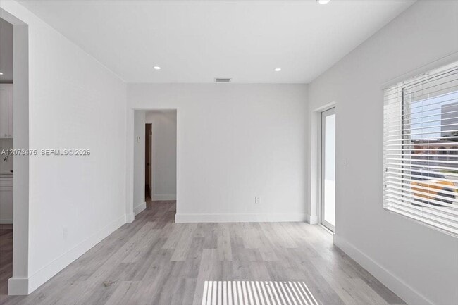 Photo - 449 E 10th St