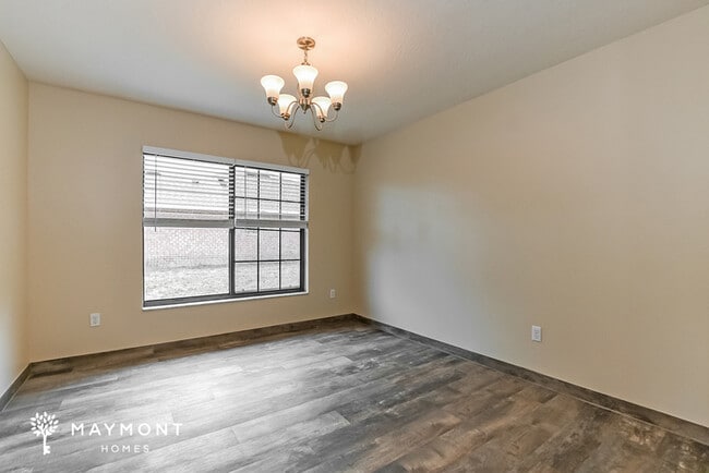 Photo - 542 Eldron Ave