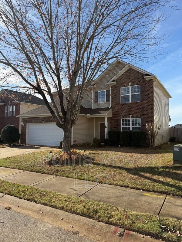 Photo - 223 Collingwood Ln