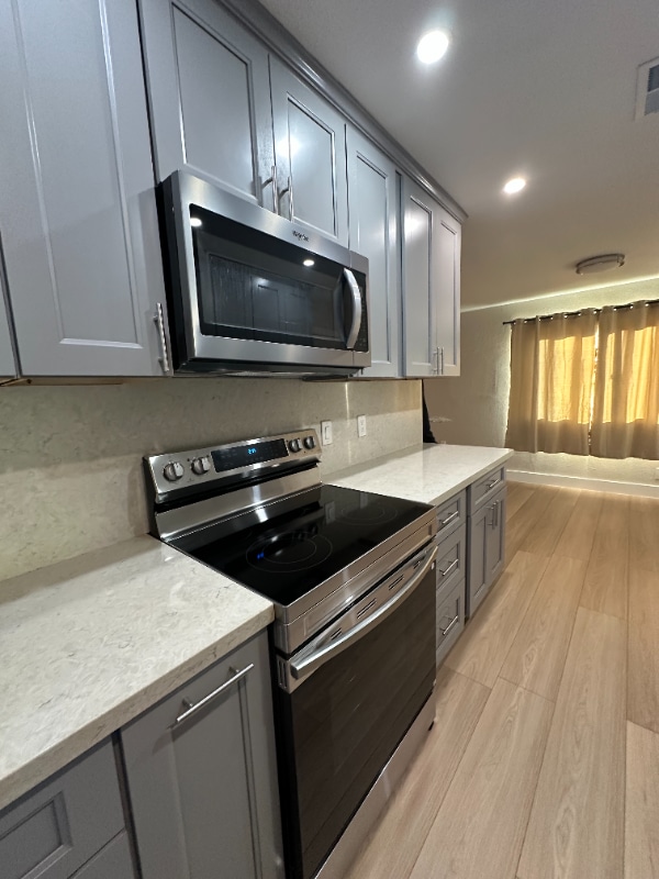 Photo - 276 Lippert Ave