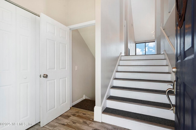 Photo - 17 Clinton Ct S