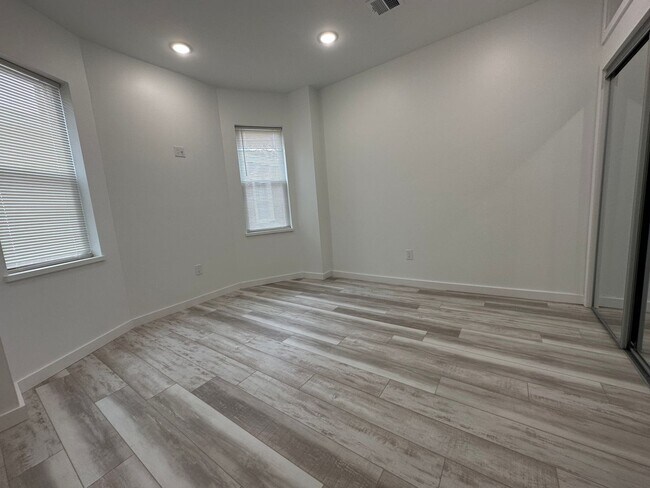 Photo - Modern & spacious 2Bedroom 1Bath Apartment Unit 2F