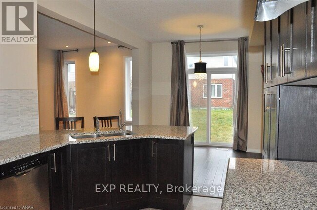 Photo - 414 Bamberg Crescent