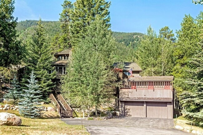 Building Photo - Classic Vail Retreat with 2 Kitchens, Loft...